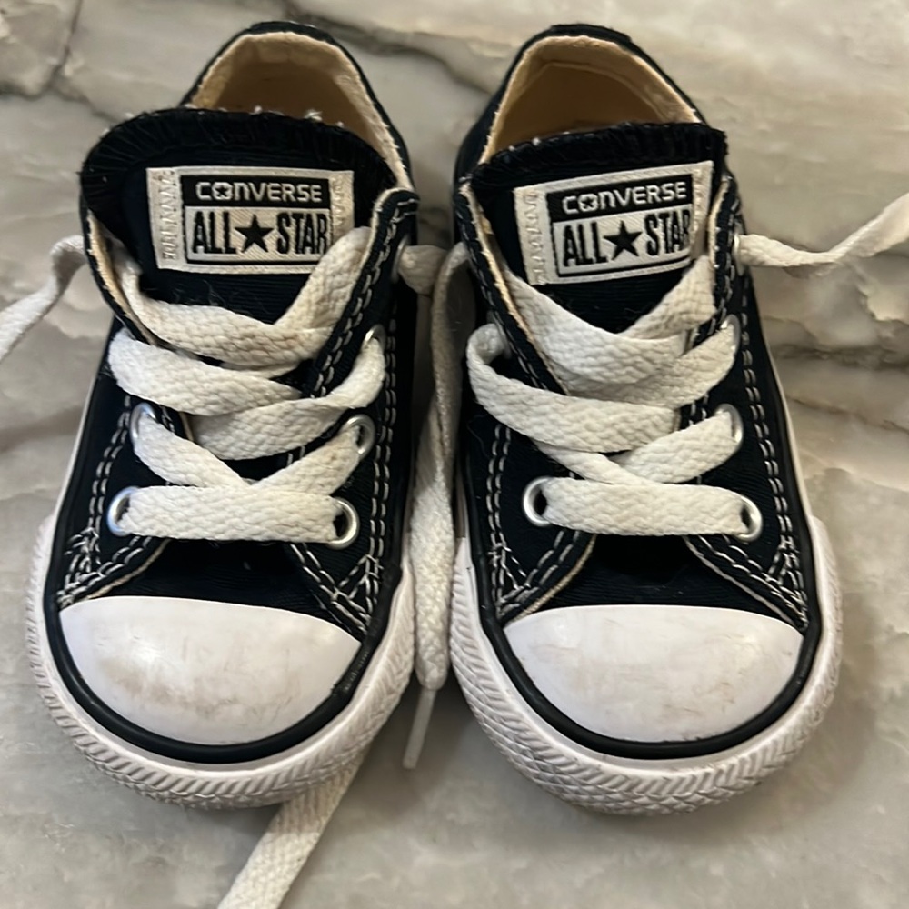 Size 4 kids converse shoes